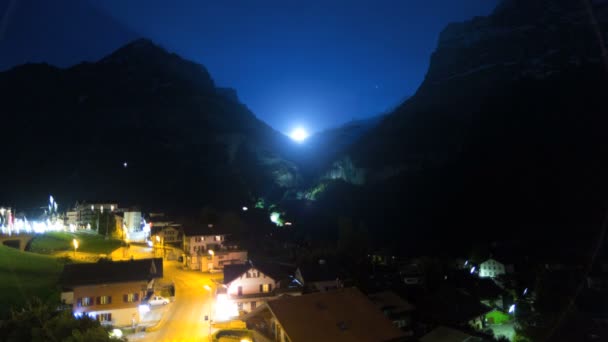 Ελβετικό χωριό Γκρίντεουαλντ τη νύχτα - Πλάνα, βίντεο