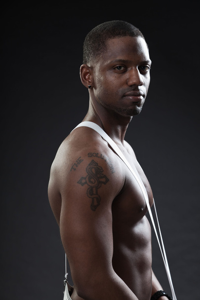 Musculoso hombre negro
 - Foto, Imagen