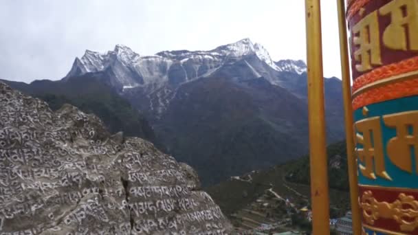 ネパール、ナムチェ バザールの祈りのホイール、回転、大きな、石、マントラ - 映像、動画