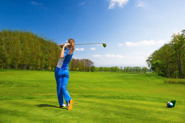 mujer jugando al golf
 - Foto, Imagen