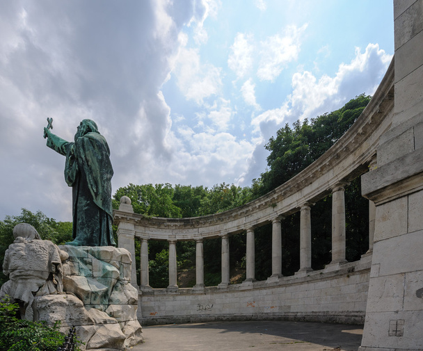 Statue de Saint Gérard Sagredo à Budapest
 - Photo, image