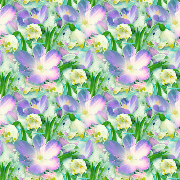 schöne blühende Blütenknospe auf braunem Papier und korrodiertem Hintergrund - Foto, Bild