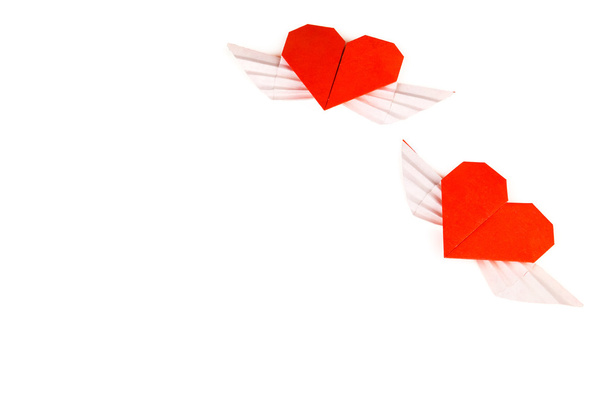 Origami-Herz mit Flügeln. zwei Herzen. - Foto, Bild
