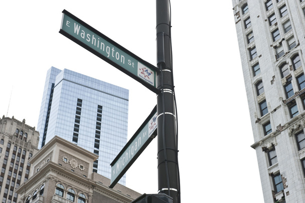 Ουάσιγκτον St και σήμα του Μίτσιγκαν Av δρόμου - Φωτογραφία, εικόνα