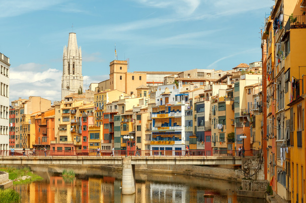 Girona. Multi-colored facades of houses on the river Onyar. - Photo, Image