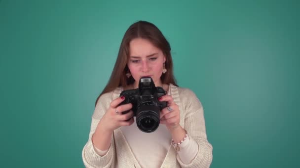 Chica hace un video musical para la cámara
 - Imágenes, Vídeo