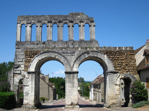 Римские городские ворота в Отюне, Франция
 - Фото, изображение