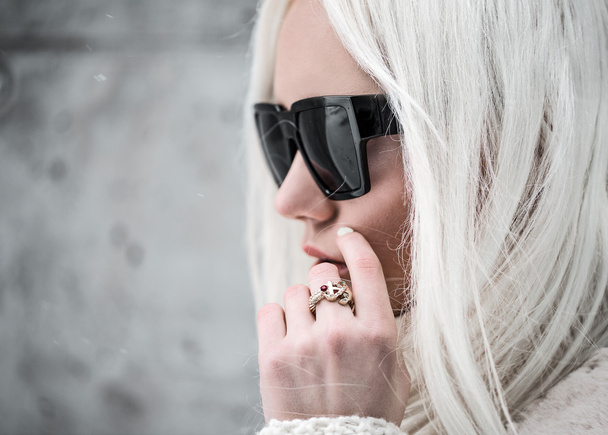 Portrait of stylish model with ring outside - Foto, Bild