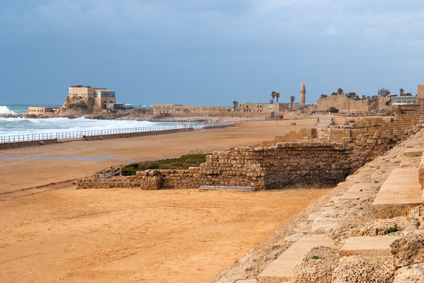 Ruínas do período romano em Cesareia
 - Foto, Imagem