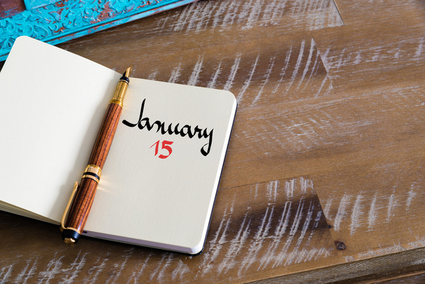 15 januari kalenderdag handgeschreven op laptop - Foto, afbeelding