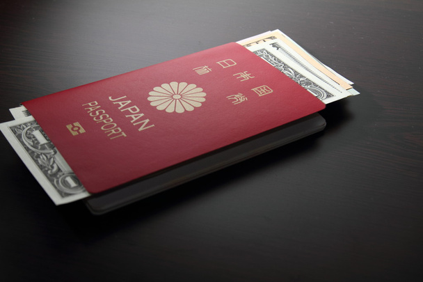 Passeport japonais et dollar américain
 - Photo, image