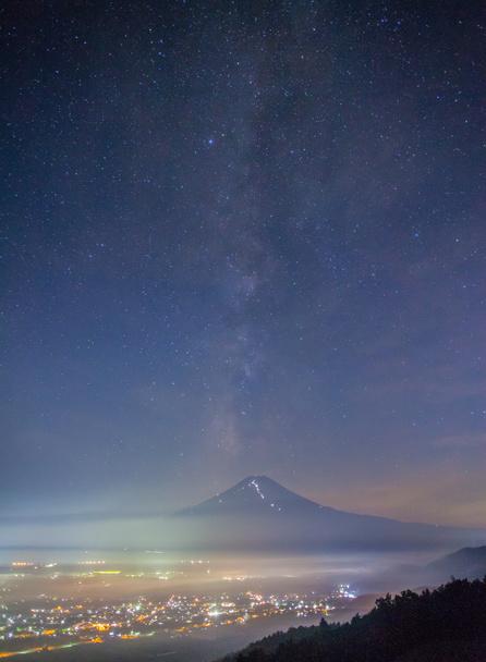 Paisaje nocturno de verano de Montaña Fuji
 - Foto, imagen