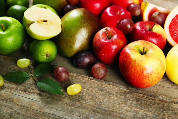 Fruits on wooden background - Foto, afbeelding