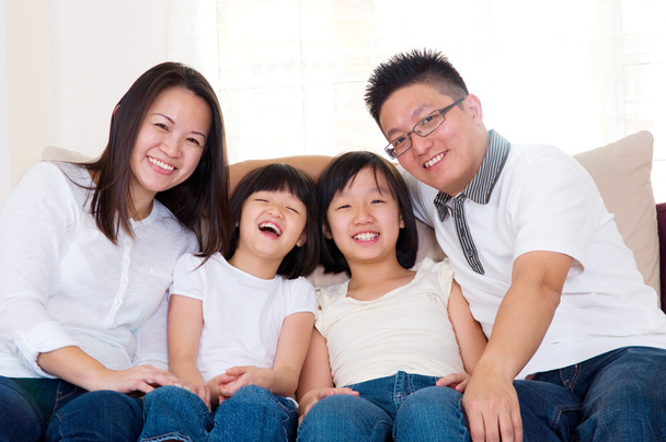 Porträt einer asiatischen Familie - Foto, Bild