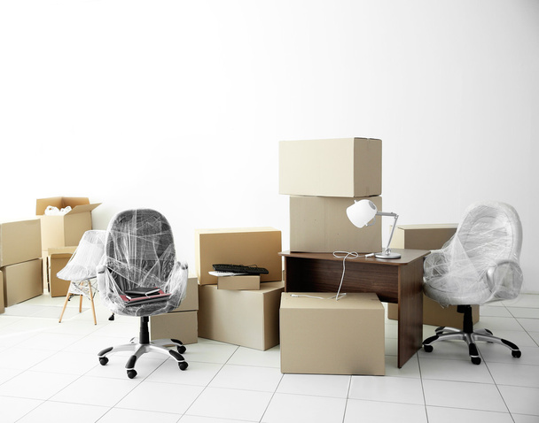 Moving cardboard boxes and personal belongings  - Foto, Imagem