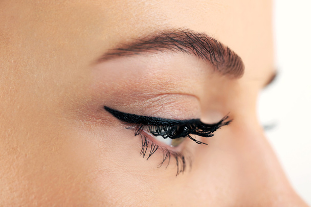Женские глаза с легким макияжем, крупным планом
 - Фото, изображение