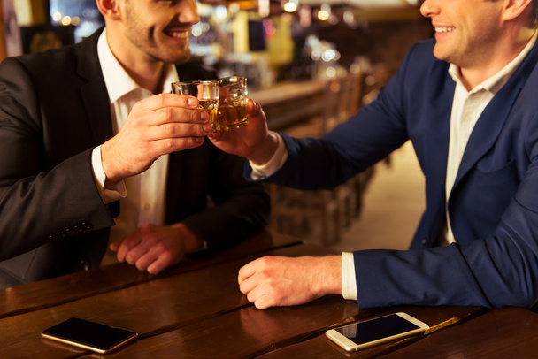 Businessmen in pub - Foto, Imagem
