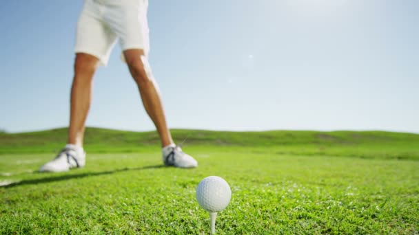 männlicher Golfspieler beim Golfspielen - Filmmaterial, Video
