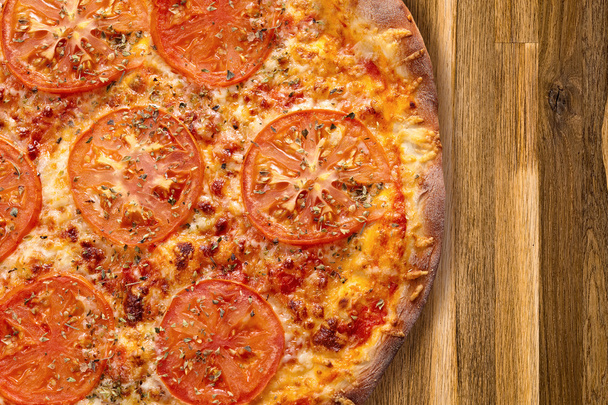 Vejetaryen pizza domates ile  - Fotoğraf, Görsel