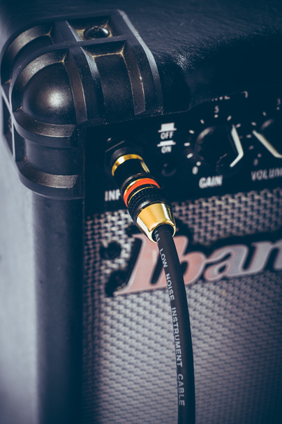 Close-Up jack kablo ile gitar amplifikatör - Fotoğraf, Görsel