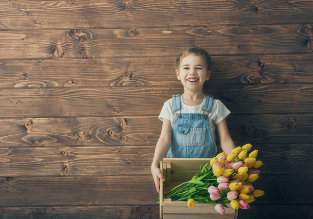 girl with a bouquet of tulips - Valokuva, kuva