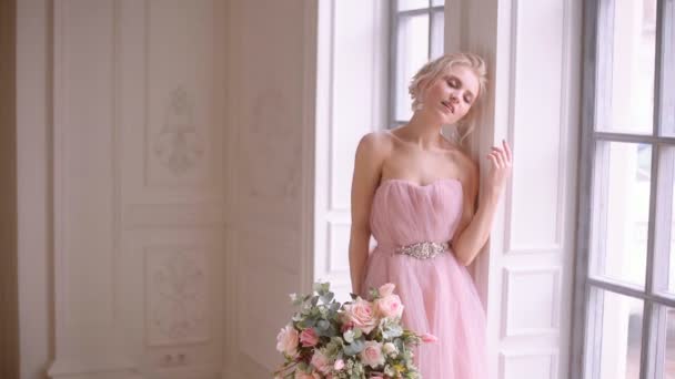 Beautiful, delicate and feminine bride. - Footage, Video