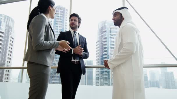 obchodní tým setkání s arabskými podnikatel - Záběry, video