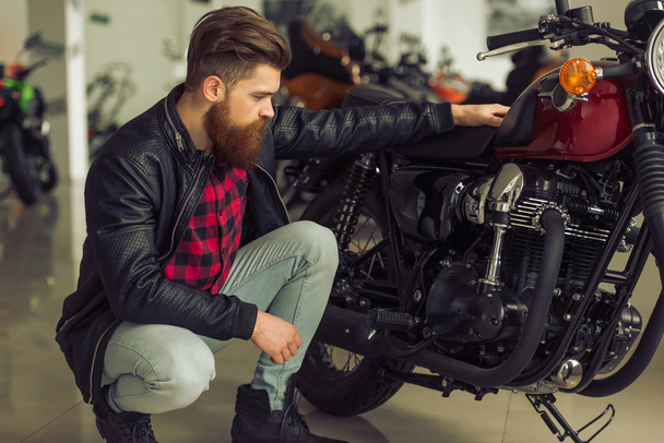 muž s motorky - Fotografie, Obrázek