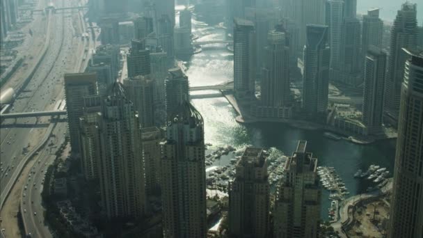 вид с воздуха на город Дубай - Кадры, видео