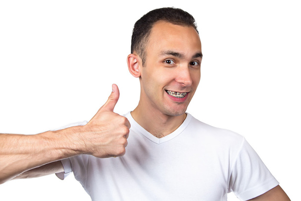 Счастливый человек со скобками
 - Фото, изображение