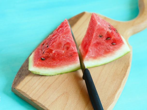 Wassermelonenscheiben schneiden - Foto, Bild