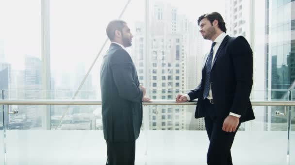 businessmen meeting in Dubai modern office building - Πλάνα, βίντεο