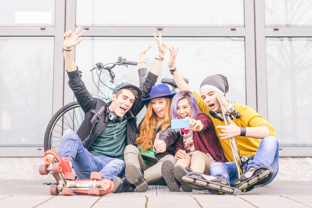 Teenagers taking selfie - Valokuva, kuva