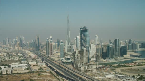 Dubai városára, a Burj Khalifa felhőkarcoló - Felvétel, videó