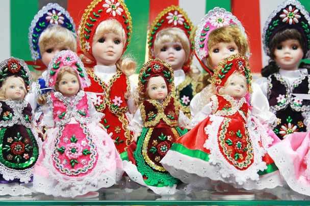 Jouets traditionnels hongrois à la main marionnettes poupées en ar symbolique
 - Photo, image