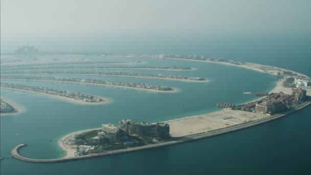 Letecký pohled na Palm Jumeirah v Dubaji - Záběry, video
