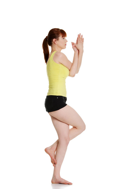 Young woman doing yoga - Foto, Imagem