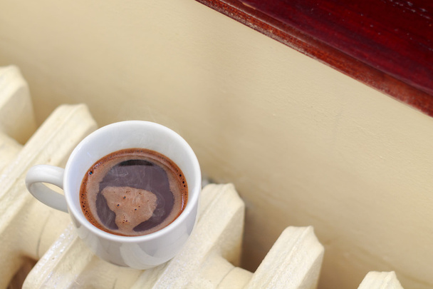 Filiżankę kawy na chłodnicy - Zdjęcie, obraz