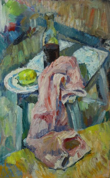 Pintura al óleo naturaleza muerta con tela en una silla con una botella de alcohol y limón en un plato
 - Foto, imagen
