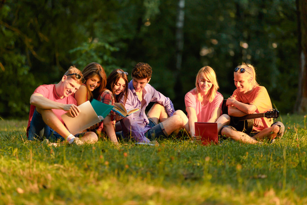 group of happy students with books in the Park on a Sunny day - Fotoğraf, Görsel