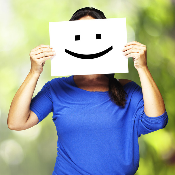 Женщина со счастливым смайликом
 - Фото, изображение