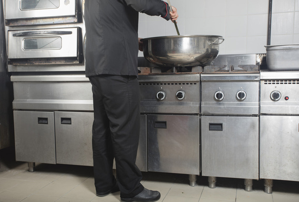 kuchař vaření na komerční kuchyně - Fotografie, Obrázek