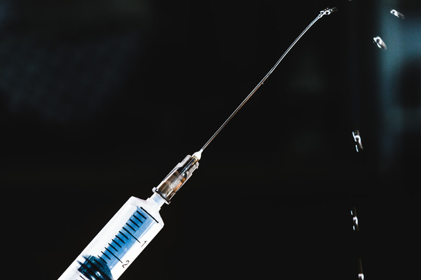 medical syringe with injection solution drop - Foto, imagen