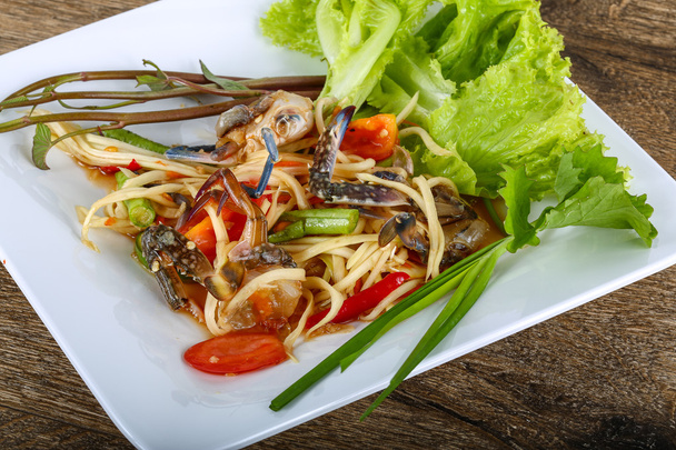 Deliciosa salada de caranguejo tailandesa com especiarias
 - Foto, Imagem