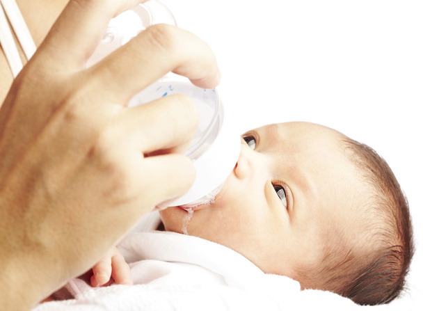 Neugeborenes trinkt - Foto, Bild