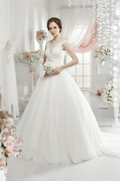 woman posing in a wedding dress - Zdjęcie, obraz