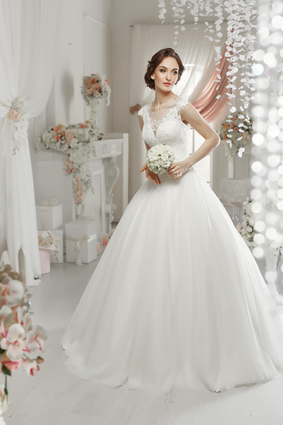  woman posing in a wedding dress - Zdjęcie, obraz