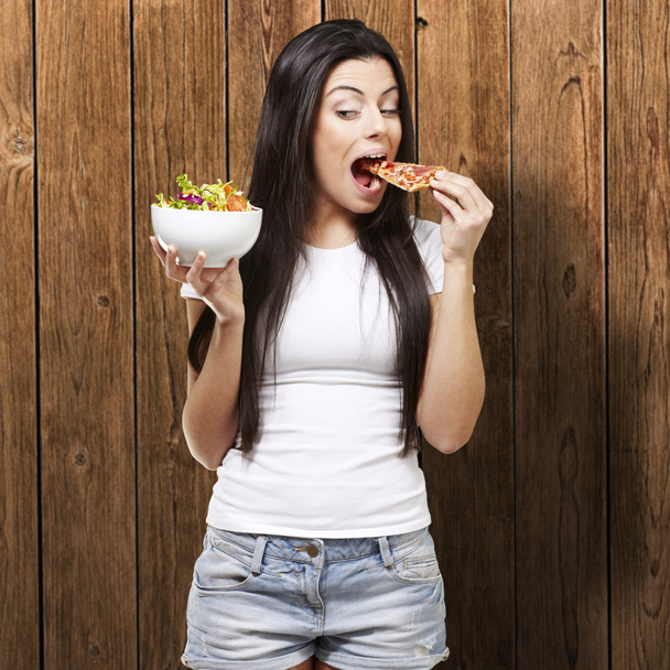 mulher comendo pizza - Foto, Imagem