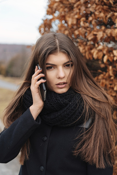 Beautiful girl with phone in park - Fotoğraf, Görsel
