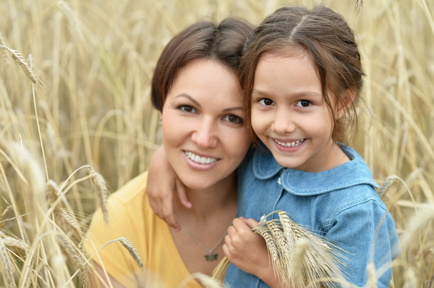 mother and daughter at  wheat field - Foto, Imagem